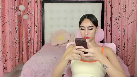 Snapshot of bitchyfarrah_moores chatting on 11, 7, 2026 farrah online show from 11, 7, 2026