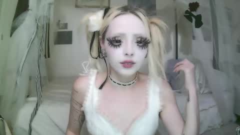 vampire fang  online show from 18, 3, 2026