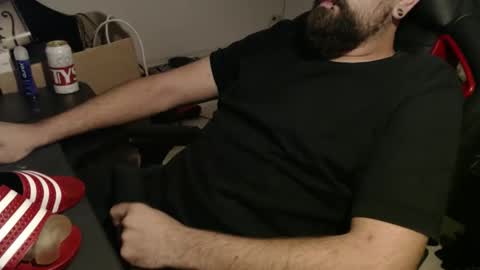 Snapshot of black_beard_slides chatting on 11, 9, 2025 black_beard_slides online show from 11, 9, 2025