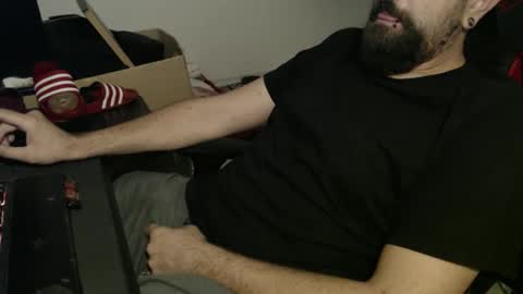 Snapshot of black_beard_slides chatting on 14, 9, 2025 black_beard_slides online show from 14, 9, 2025