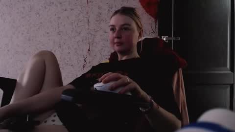 Sasha and Bella online show from 16, 2, 2025