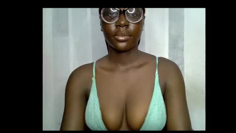 Snapshot of black_petitqueen12 chatting on 30, 10, 2025 BLACK online show from 30, 10, 2025