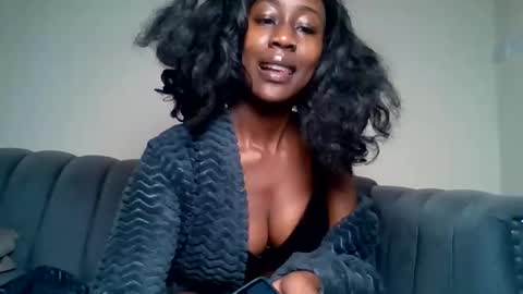 Snapshot of blackprincess25 chatting on 25, 5, 2026 Lorraine online show from 25, 5, 2026