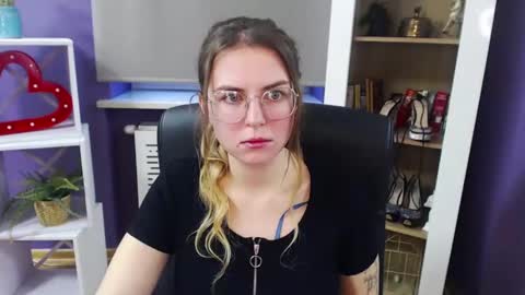 Z O E Y online show from 23, 12, 2024