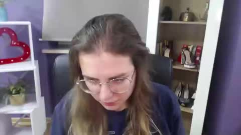 Z O E Y online show from 2, 1, 2025