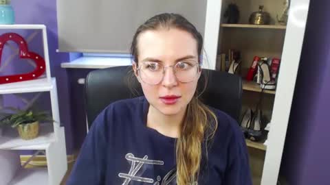 Z O E Y online show from 3, 1, 2025