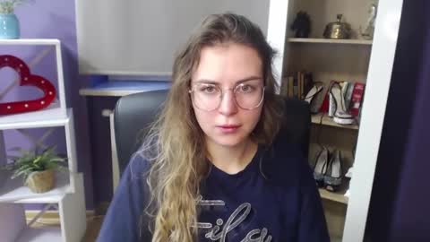 Z O E Y online show from 6, 1, 2025