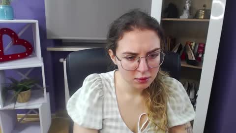 Z O E Y online show from 30, 1, 2025