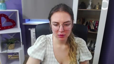 Z O E Y online show from 30, 1, 2025