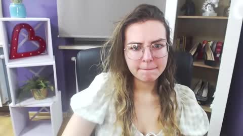 Z O E Y online show from 6, 2, 2025