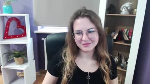 Z O E Y online show from 7, 3, 2025