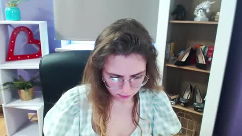 Z O E Y online show from 11, 3, 2025