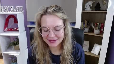 Z O E Y online show from 7, 11, 2025