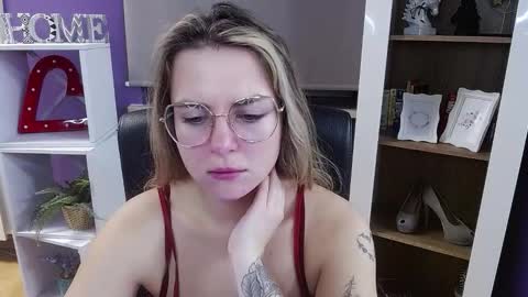 Z O E Y online show from 16, 12, 2025