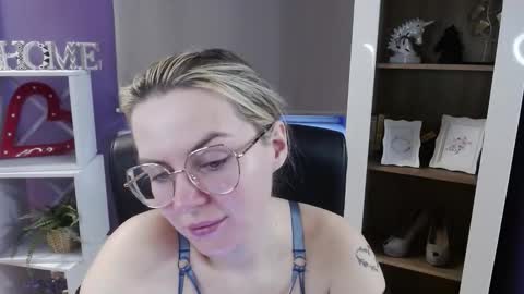 Z O E Y online show from 10, 3, 2026