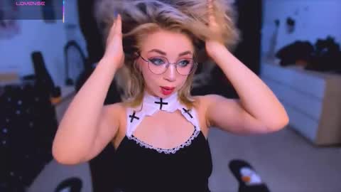 Nicole online show from 7, 11, 2025