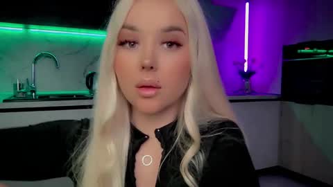 Lana online show from 4, 3, 2025