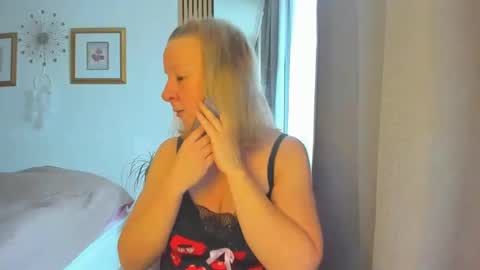 Nicole online show from 3, 3, 2025