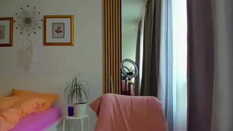 Nicole online show from 25, 2, 2026