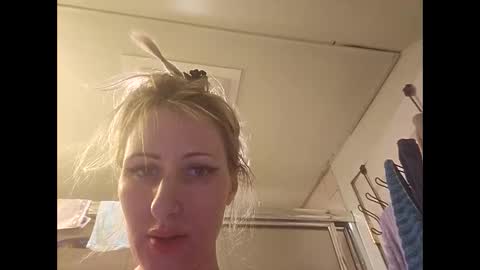 Gia  online show from 2, 1, 2025