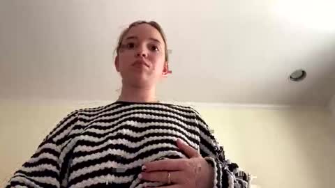 Snapshot of blondeshavemorefun123 chatting on 14, 4, 2026 blondeshavemorefun123 online show from 14, 4, 2026