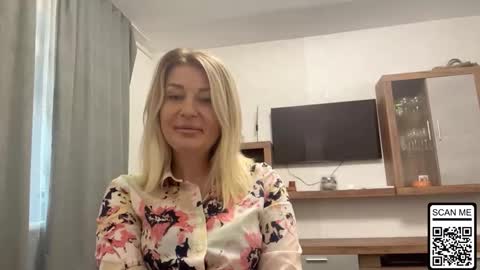 Snapshot of blondie_xoxoxo chatting on 2, 10, 2025 blondie_xoxoxo online show from 2, 10, 2025