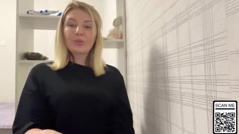 blondie_xoxoxo online show from 4, 12, 2025