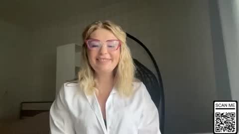 Snapshot of blondie_xoxoxo chatting on 26, 6, 2026 blondie_xoxoxo online show from 26, 6, 2026