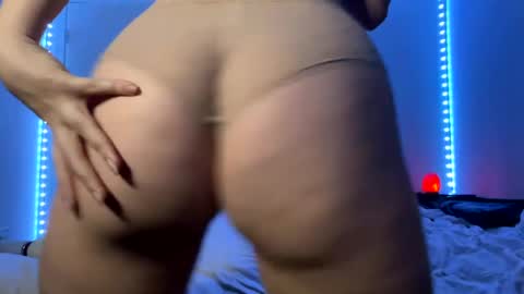 Blow Kiss Bunny online show from 2, 12, 2024