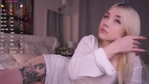 Adeline online show from 20, 12, 2025