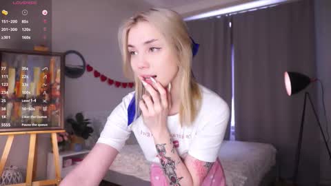 Snapshot of blue_bow chatting on 21, 2, 2026 Adeline online show from 21, 2, 2026