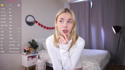 Snapshot of blue_bow chatting on 4, 3, 2026 Adeline online show from 4, 3, 2026