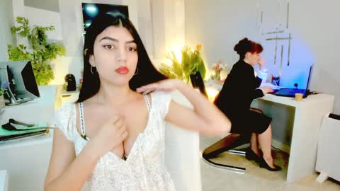 bluediamondsdreams online show from 5, 3, 2026