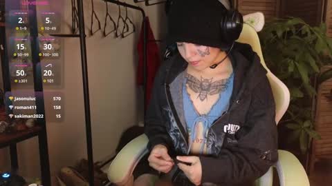 Snapshot of bluedweeb chatting on 14, 12, 2024 Blue online show from 14, 12, 2024