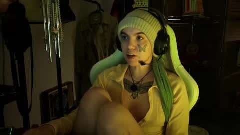 Snapshot of bluedweeb chatting on 13, 2, 2025 Blue online show from 13, 2, 2025