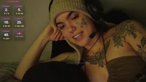 Snapshot of bluedweeb chatting on 27, 9, 2025 Blue online show from 27, 9, 2025