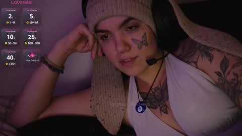 Snapshot of bluedweeb chatting on 5, 10, 2025 Blue online show from 5, 10, 2025