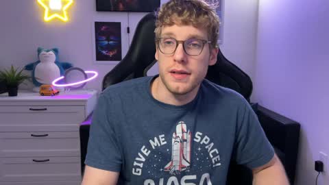 Snapshot of blueeyedtallguy chatting on 4, 12, 2024 blueeyedtallguy online show from 4, 12, 2024