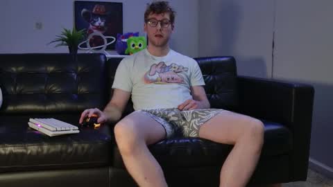 Snapshot of blueeyedtallguy chatting on 14, 10, 2025 blueeyedtallguy online show from 14, 10, 2025