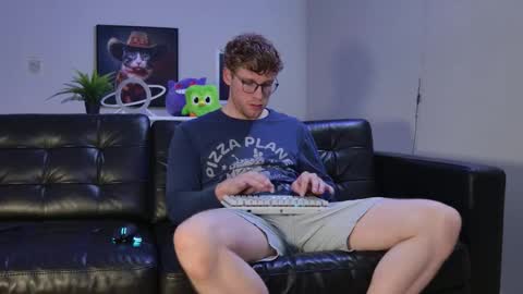 Snapshot of blueeyedtallguy chatting on 18, 10, 2025 blueeyedtallguy online show from 18, 10, 2025