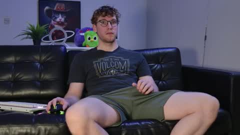 Snapshot of blueeyedtallguy chatting on 28, 10, 2025 blueeyedtallguy online show from 28, 10, 2025