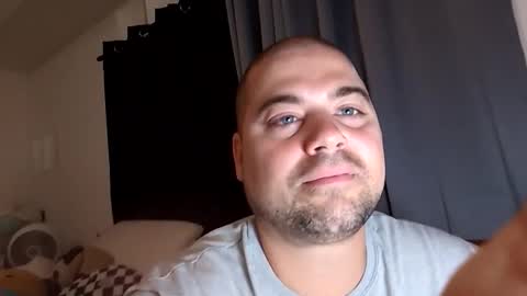 Snapshot of blueeyeme chatting on 18, 10, 2025 blueeyeme online show from 18, 10, 2025