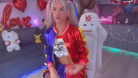 Mikki chan online show from 14, 2, 2025