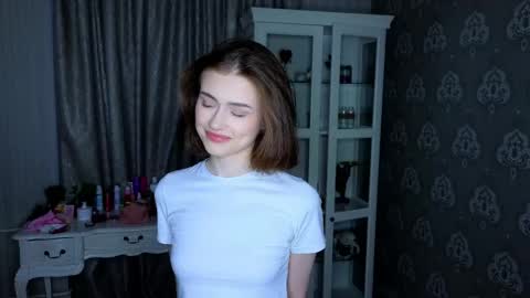 Snapshot of bluuemarine chatting on 15, 5, 2026 Mary online show from 15, 5, 2026