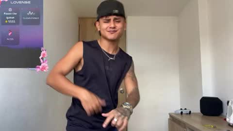 Bob  INDEPENDENT MODEL online show from 11, 4, 2026