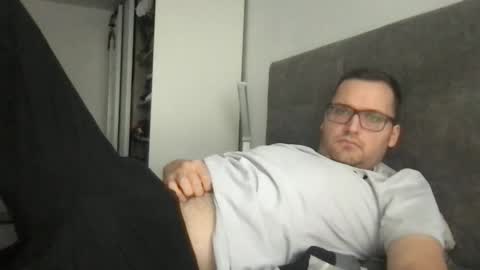 Snapshot of bobbele94 chatting on 16, 12, 2025 bobbele94 online show from 16, 12, 2025