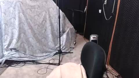 BobbyHill27b online show from 6, 4, 2026