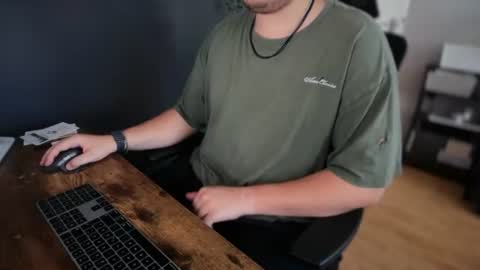 Snapshot of bokusa_ger_dev chatting on 1, 7, 2026 Your Slave online show from 1, 7, 2026