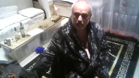 Snapshot of bondgally chatting on 1, 11, 2025 bondgally online show from 1, 11, 2025