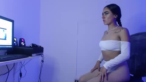 Snapshot of bonnie_blue_18 chatting on 25, 11, 2025 Bonnie online show from 25, 11, 2025